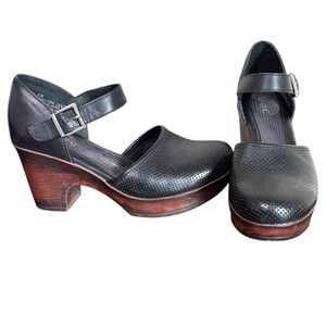 Boc Black Perforated Leather Wedge Heels Ankle Strap Platform Women Shoes Size 6